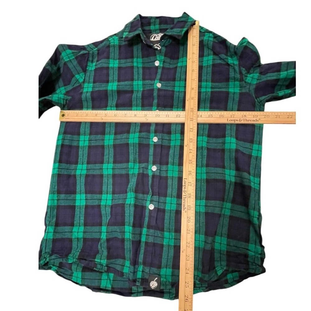 Cake Worthy Hocus Pocus
Green Navy Plaid Button Down
Shirt Size: Medium unisex - Picture 5 of 6